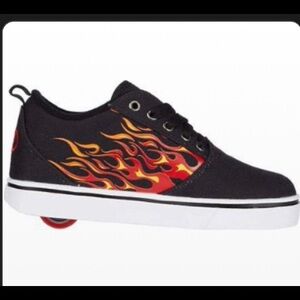 Heelys original. Kids size 2